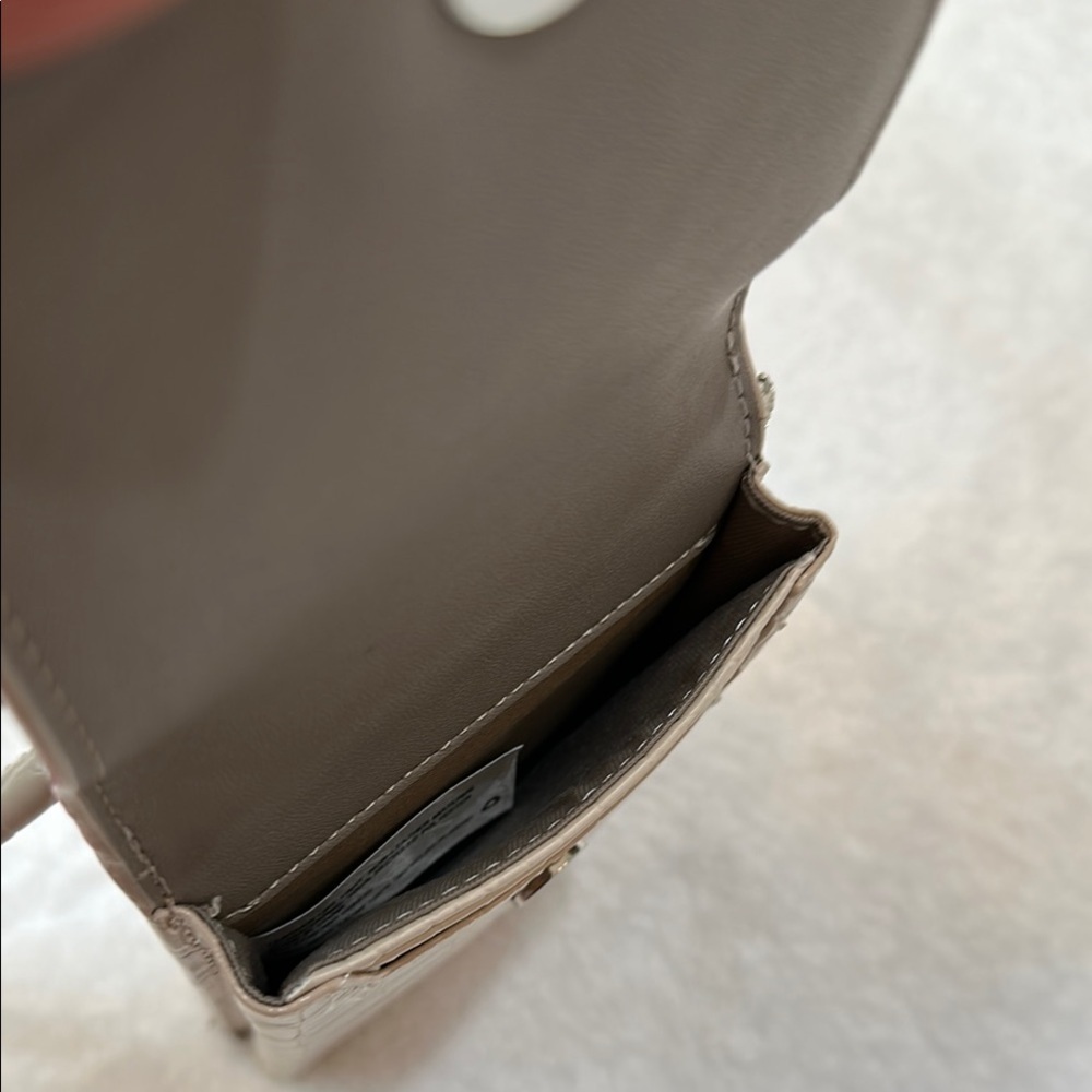 A New Day Cream Crossbody Bag with Elegant Style - Picture 6 of 11